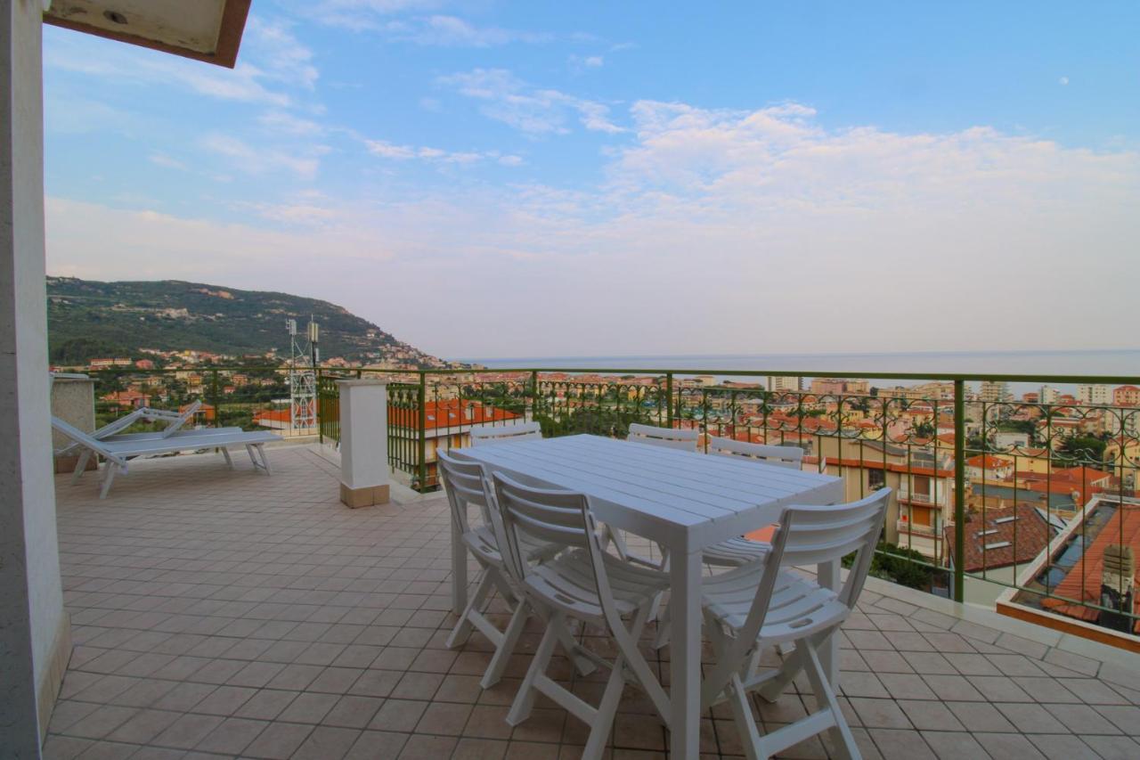 La Terrazza - By Ligooria Apartment Pietra Ligure Bagian luar foto